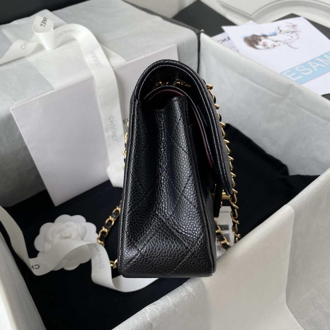 Chanel A01113 Flap Handbag Classic Bag Grained shiny Calfskin Black Gold