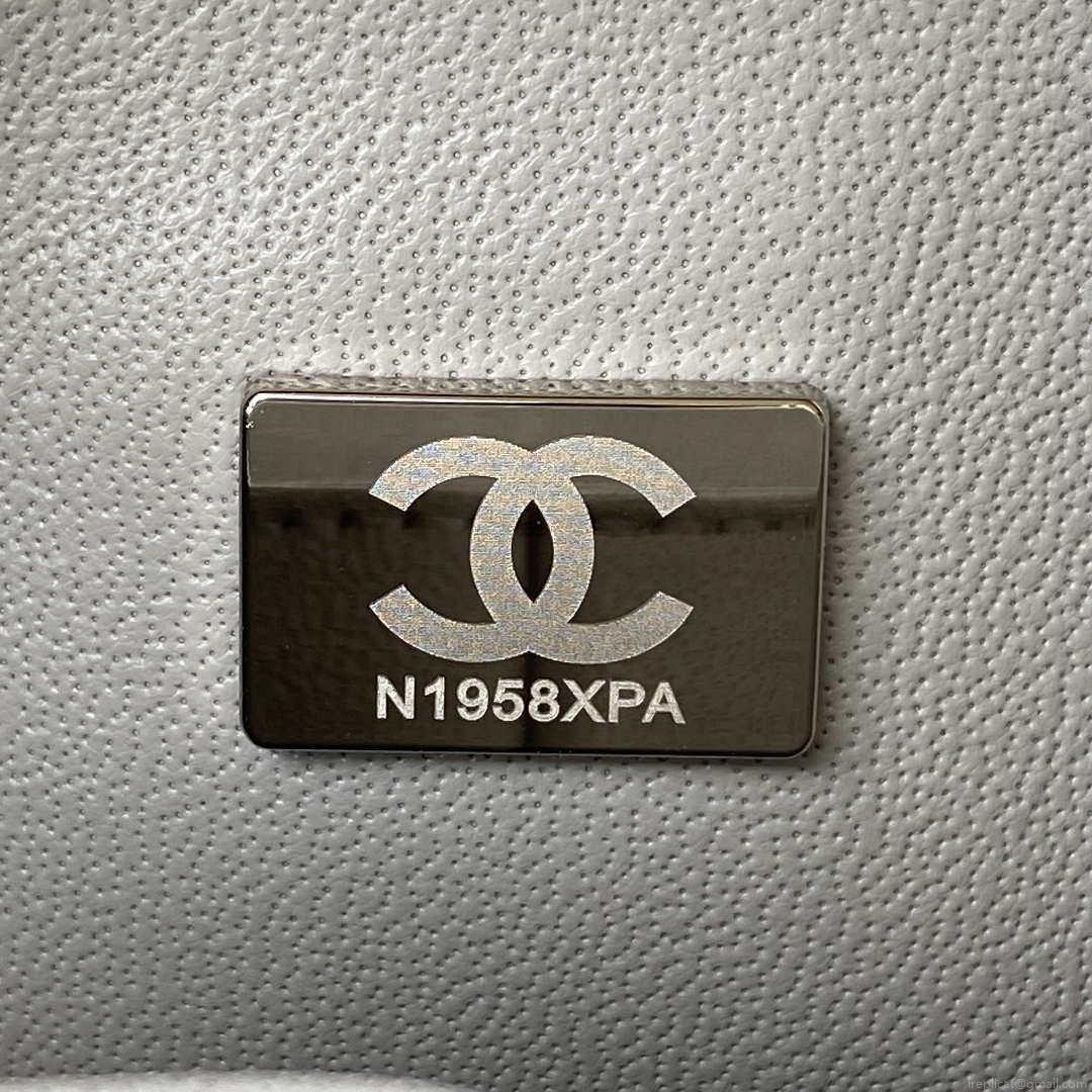 Chanel A01113 Flap Handbag Classic Bag Grained shiny Calfskin Ligth Gray Silver