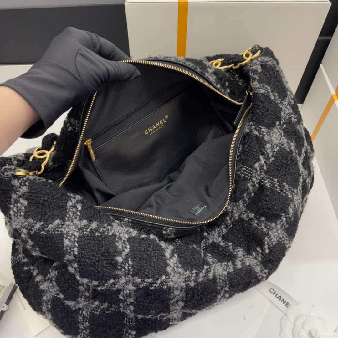 Chanel AS3564 MAXI HOBO BAG Wool Tweed & Gold-Tone Metal Black & Gray