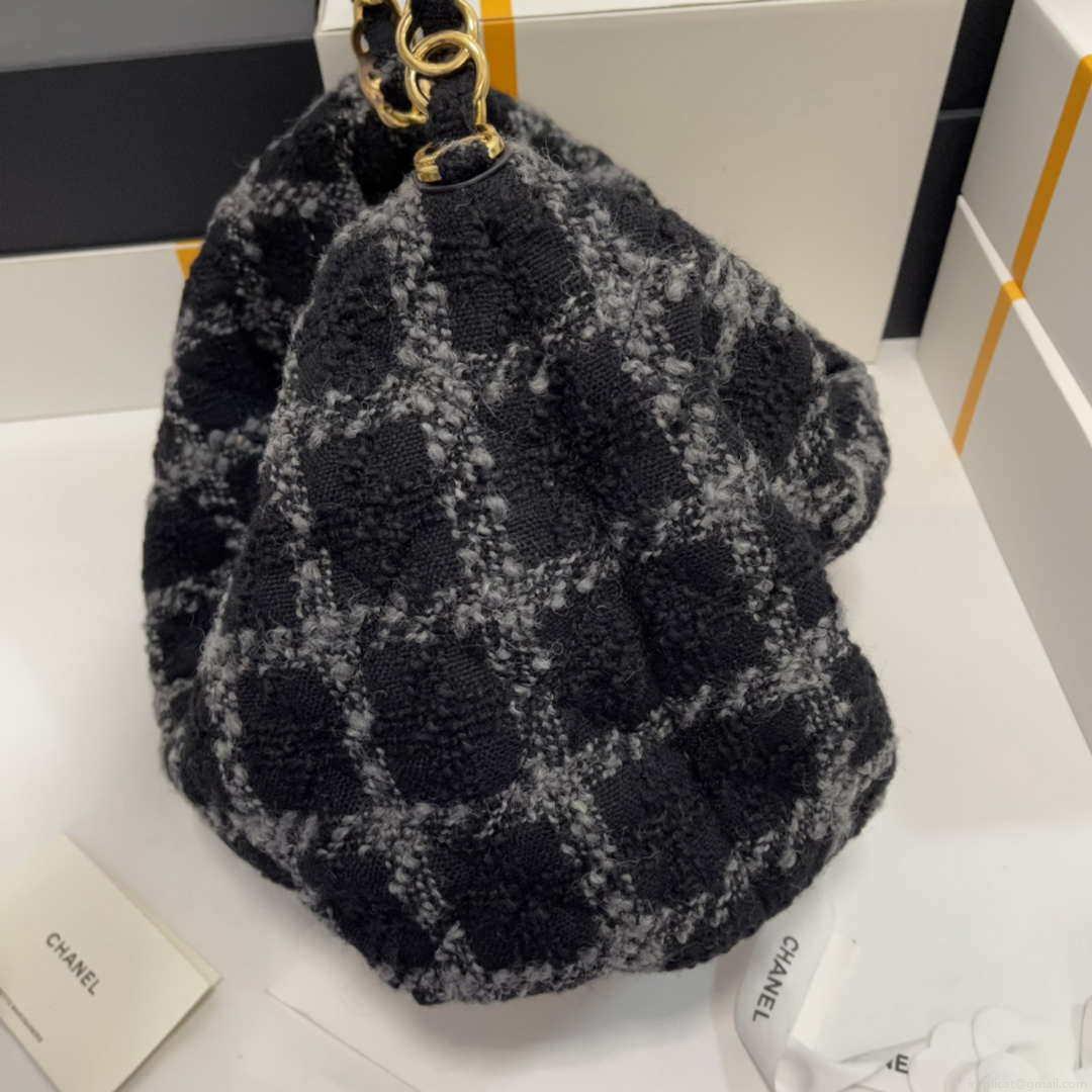 Chanel AS3564 MAXI HOBO BAG Wool Tweed & Gold-Tone Metal Black & Gray