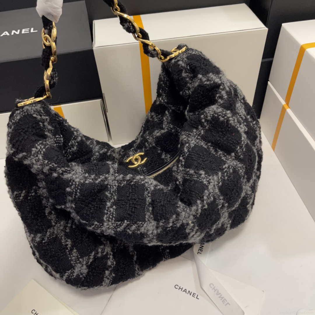 Chanel AS3564 MAXI HOBO BAG Wool Tweed & Gold-Tone Metal Black & Gray