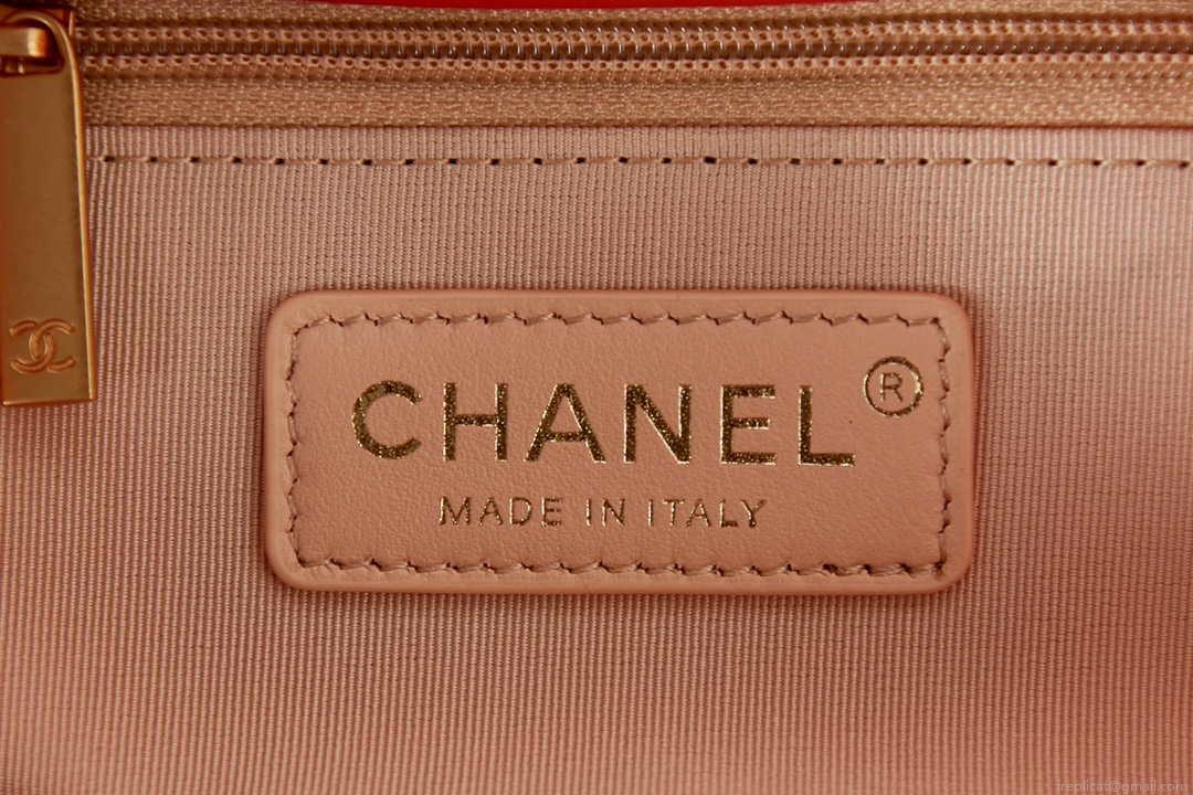 Chanel AS3690 Hobo Handbag Shiny Crumpled Calfskin & Gold-Tone Metal Red