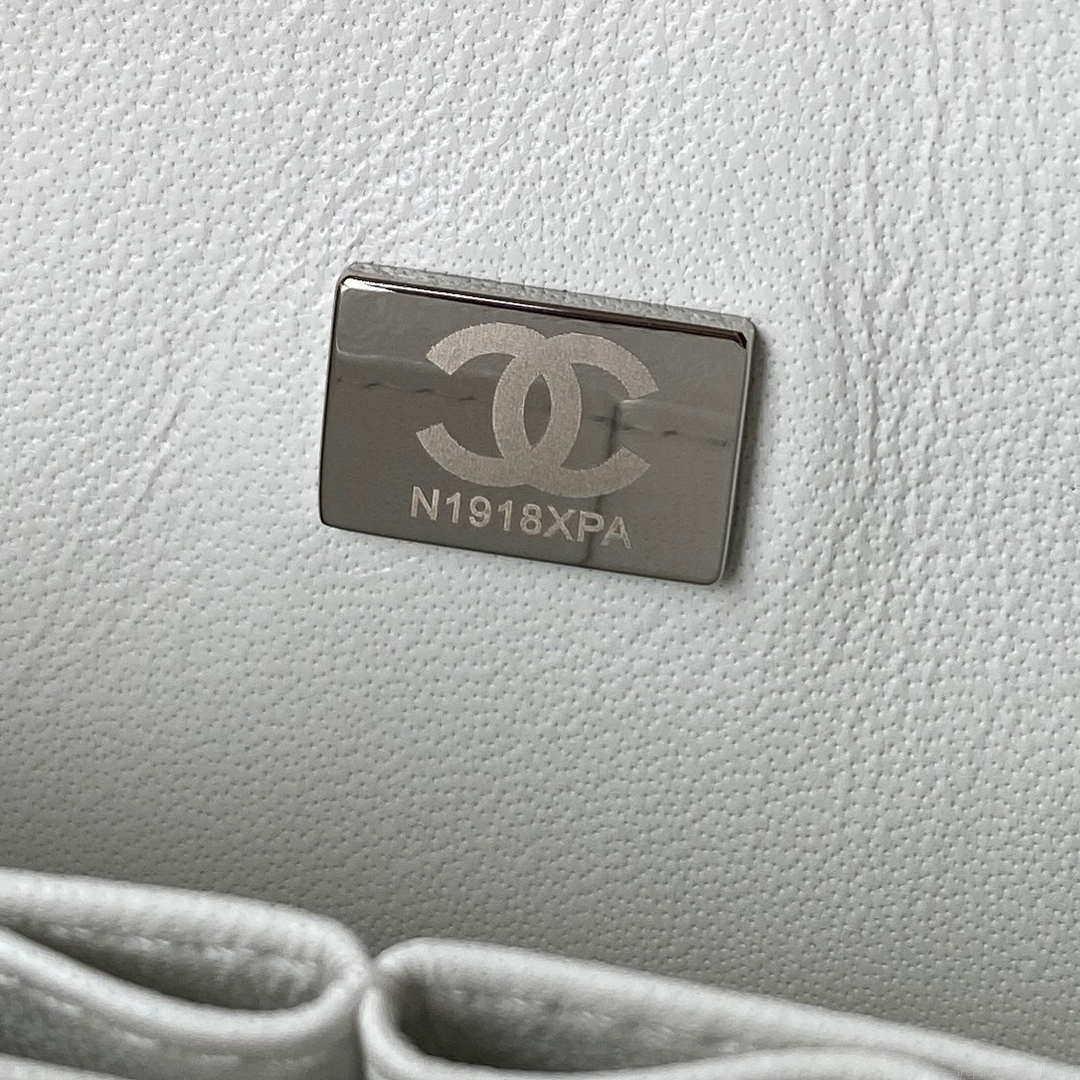 Chanel A01113 Flap Handbag Classic Bag Grained shiny Calfskin White Silver