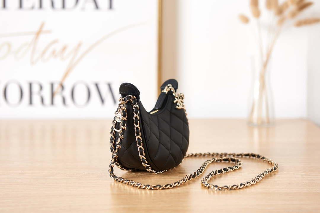 Chanel AP3232 Clutch With Chain Lambskin & Shiny Light Gold Metal Black