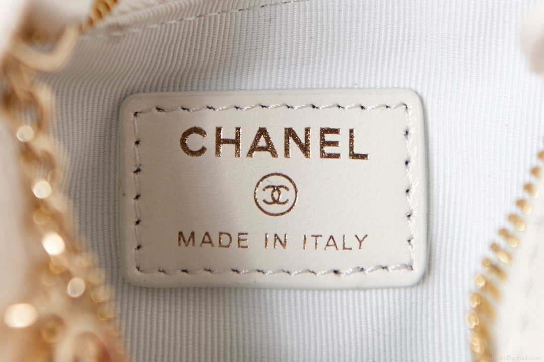 Chanel AP3232 Clutch With Chain Lambskin & Shiny Light Gold Metal White