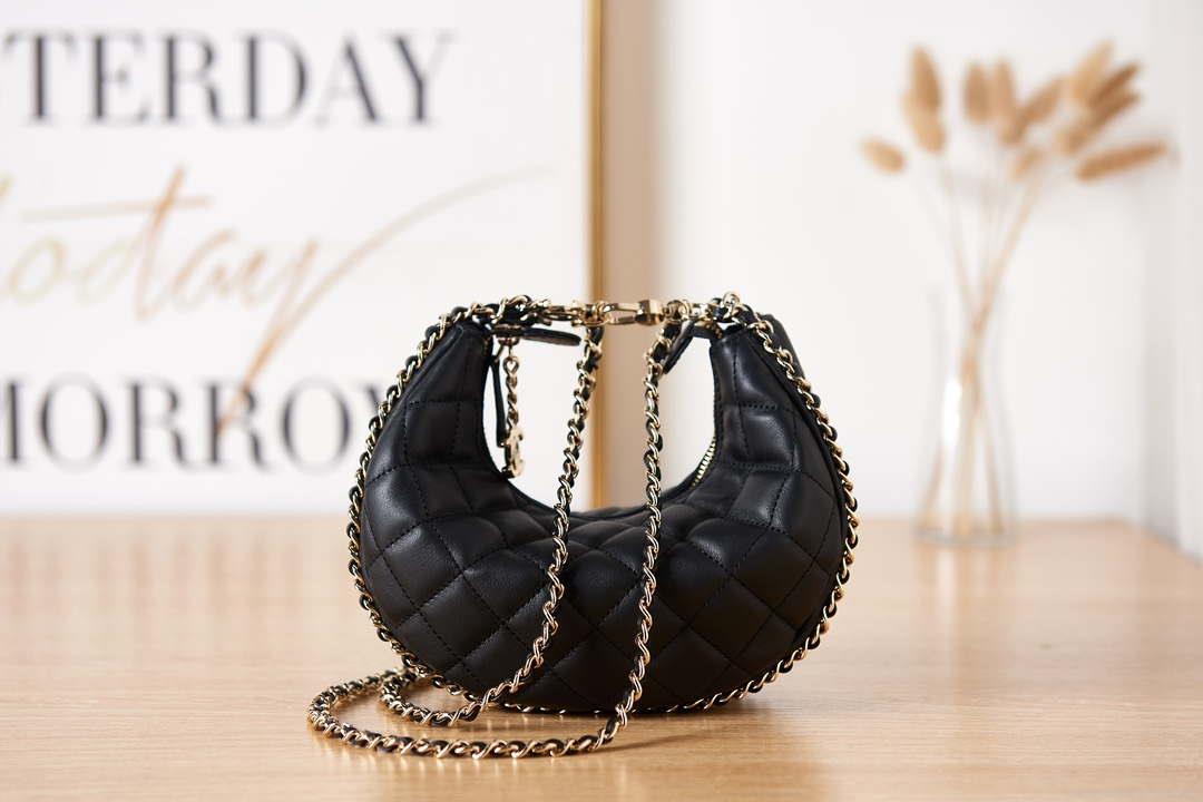 Chanel AS3917 Clutch With Chain Lambskin & Shiny Light Gold Metal Black