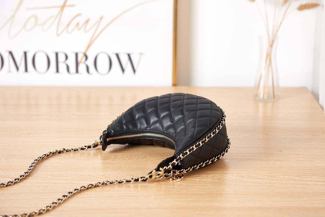 Chanel AS3917 Clutch With Chain Lambskin & Shiny Light Gold Metal Black