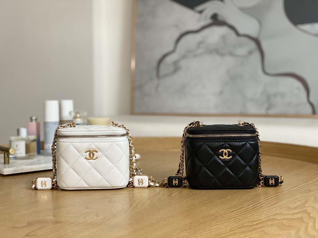 Chanel A68101 Small Vanity With Chain Lambskin White