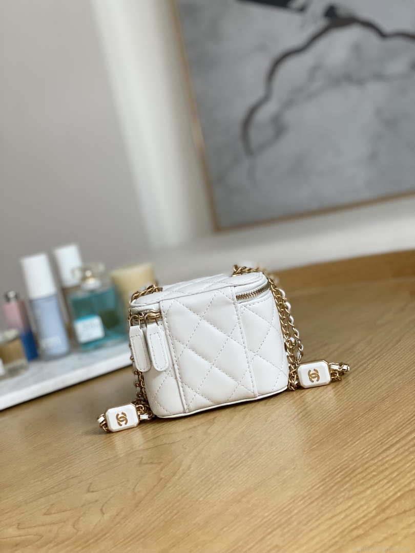 Chanel A68101 Small Vanity With Chain Lambskin White