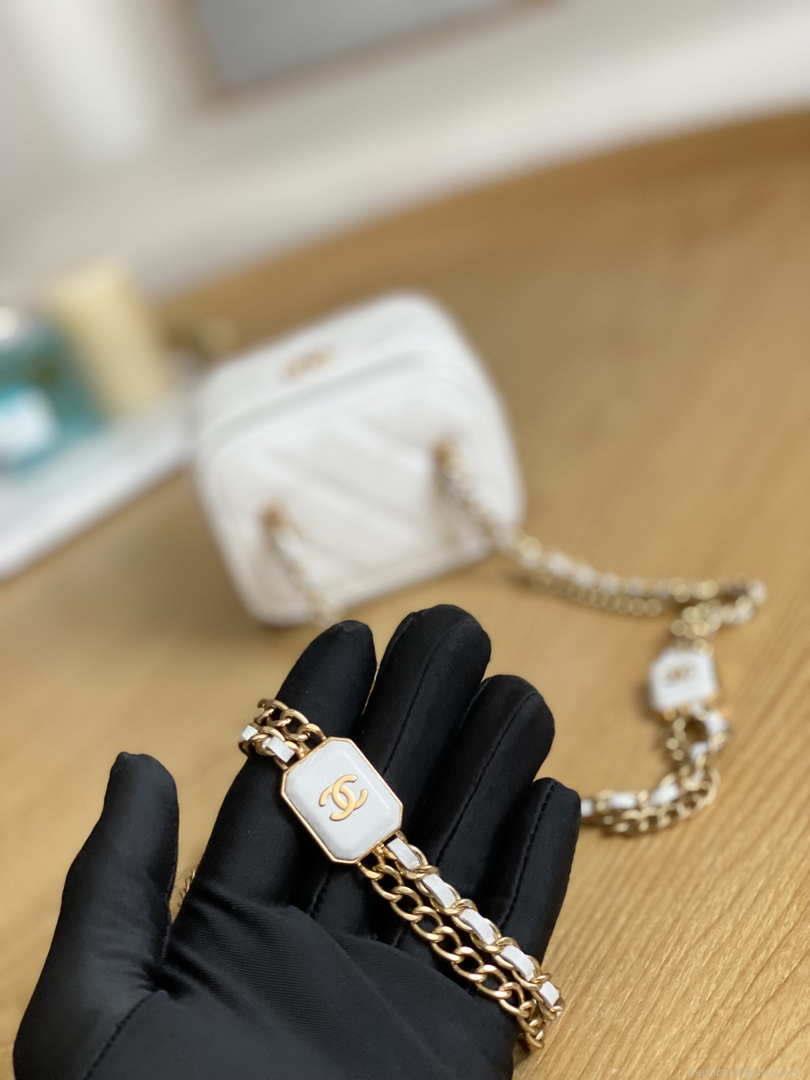 Chanel A68101 Small Vanity With Chain Lambskin White