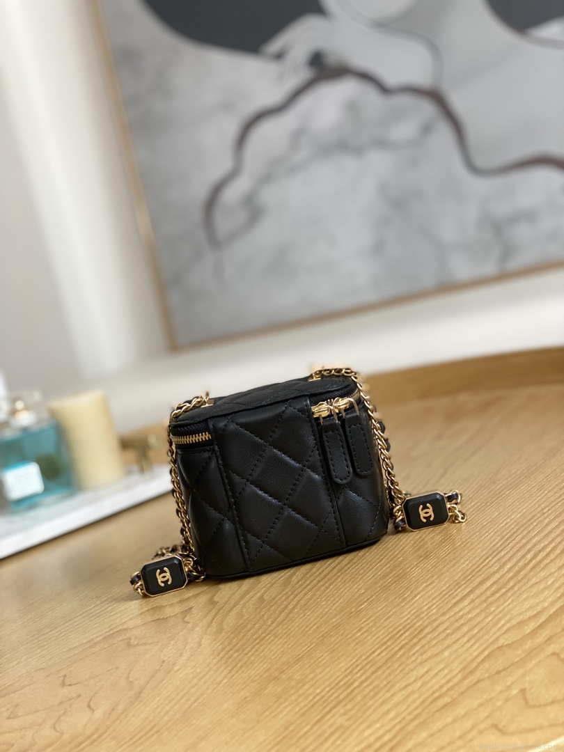 Chanel A68101 Small Vanity With Chain Lambskin Black