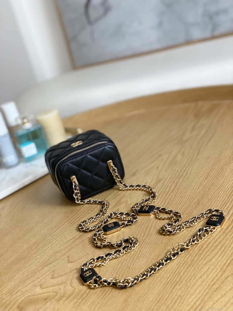 Chanel A68101 Small Vanity With Chain Lambskin Black