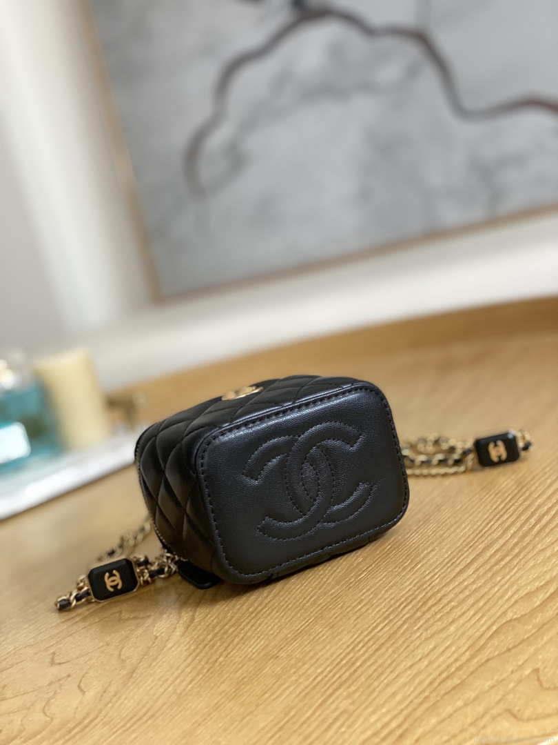 Chanel A68101 Small Vanity With Chain Lambskin Black