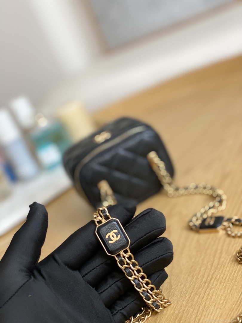 Chanel A68101 Small Vanity With Chain Lambskin Black