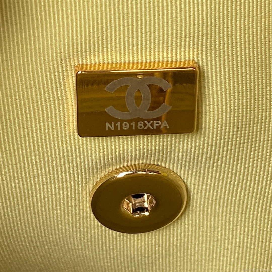 Chanel AS4059 Large Backpack Grained Shiny Calfskin & Gold-Tone Metal Yellow