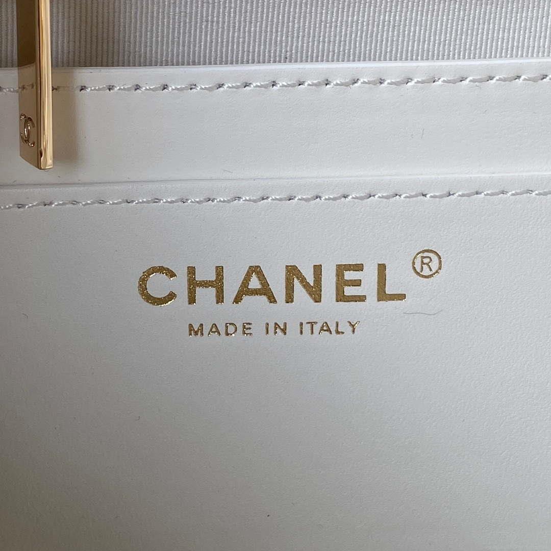 Chanel AS4058 Backpack Grained Shiny Calfskin & Gold-Tone Metal White