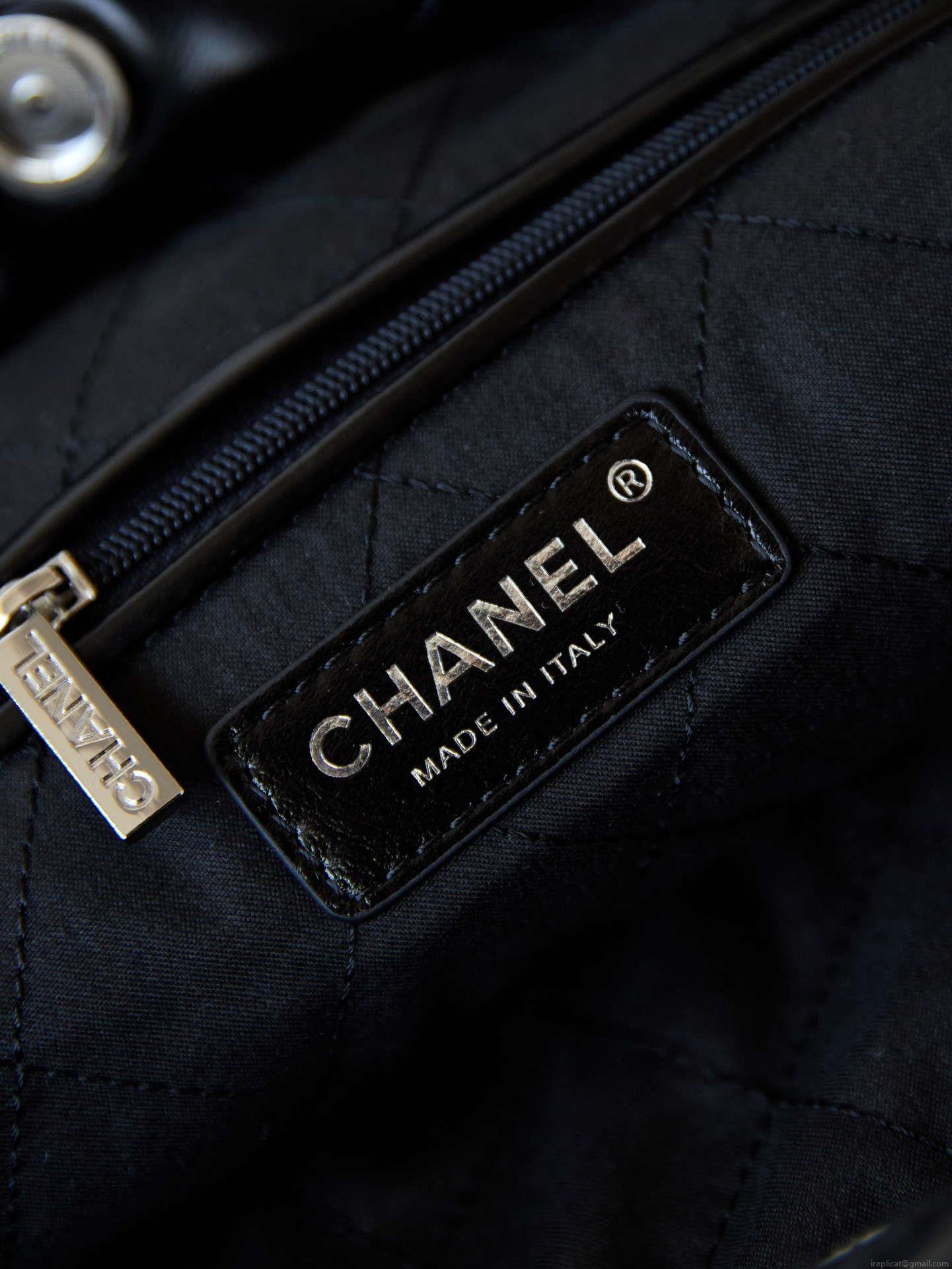 Chanel 22 Handbag Shiny Calfskin Gold AS3261 Black with Black Logo