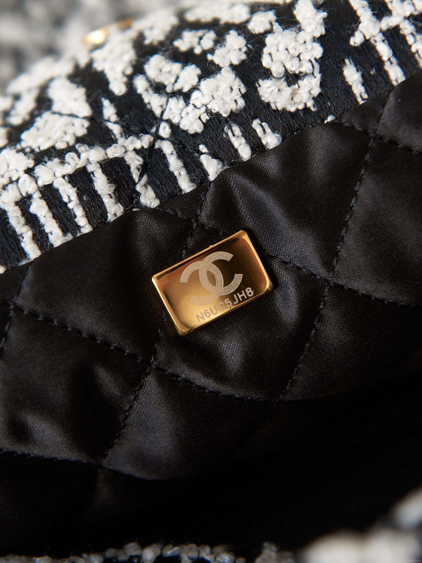 Chanel 22 Handbag Shiny AS3261 White & Black Velvet Gold