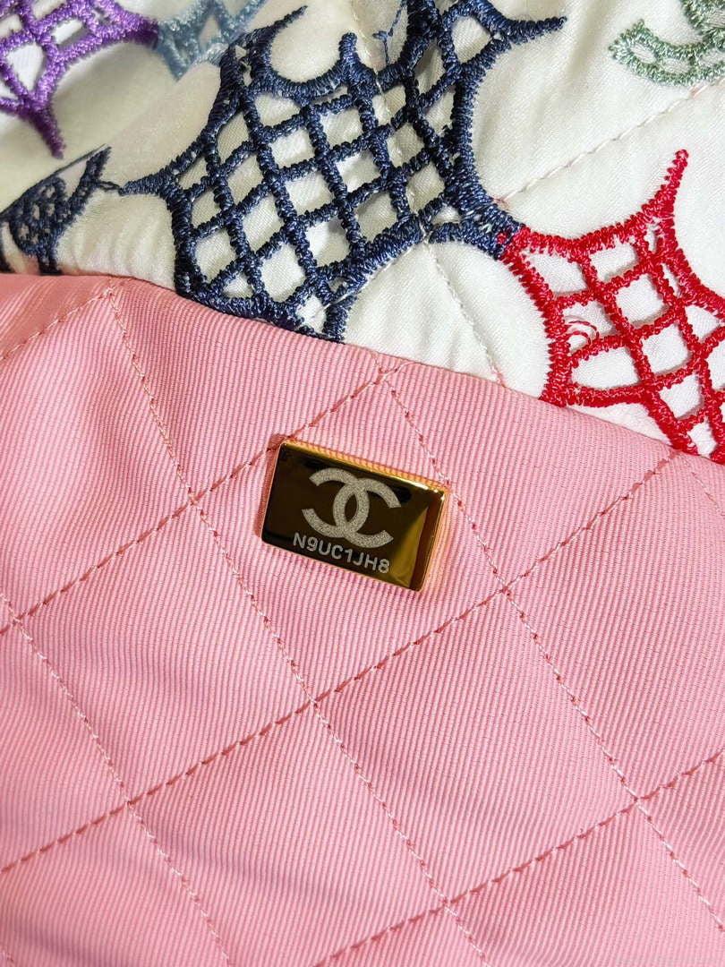 Chanel 22 Small Handbag AS3260 Lace Patchwork & Gold-Tone Metal Multicolour