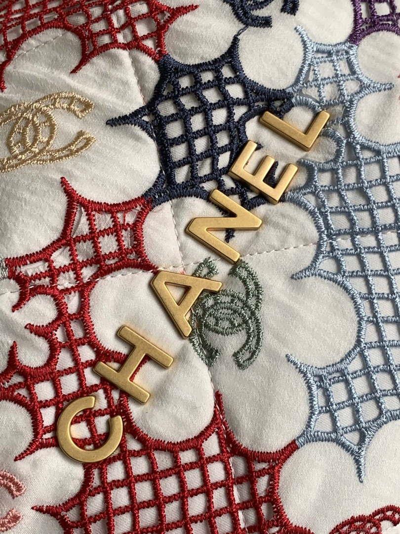 Chanel AS3261 22 Bag Lace Patchwork & Gold-Tone Metal Multicolour