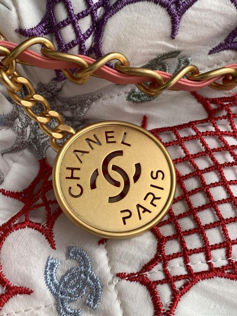 Chanel AS3261 22 Bag Lace Patchwork & Gold-Tone Metal Multicolour