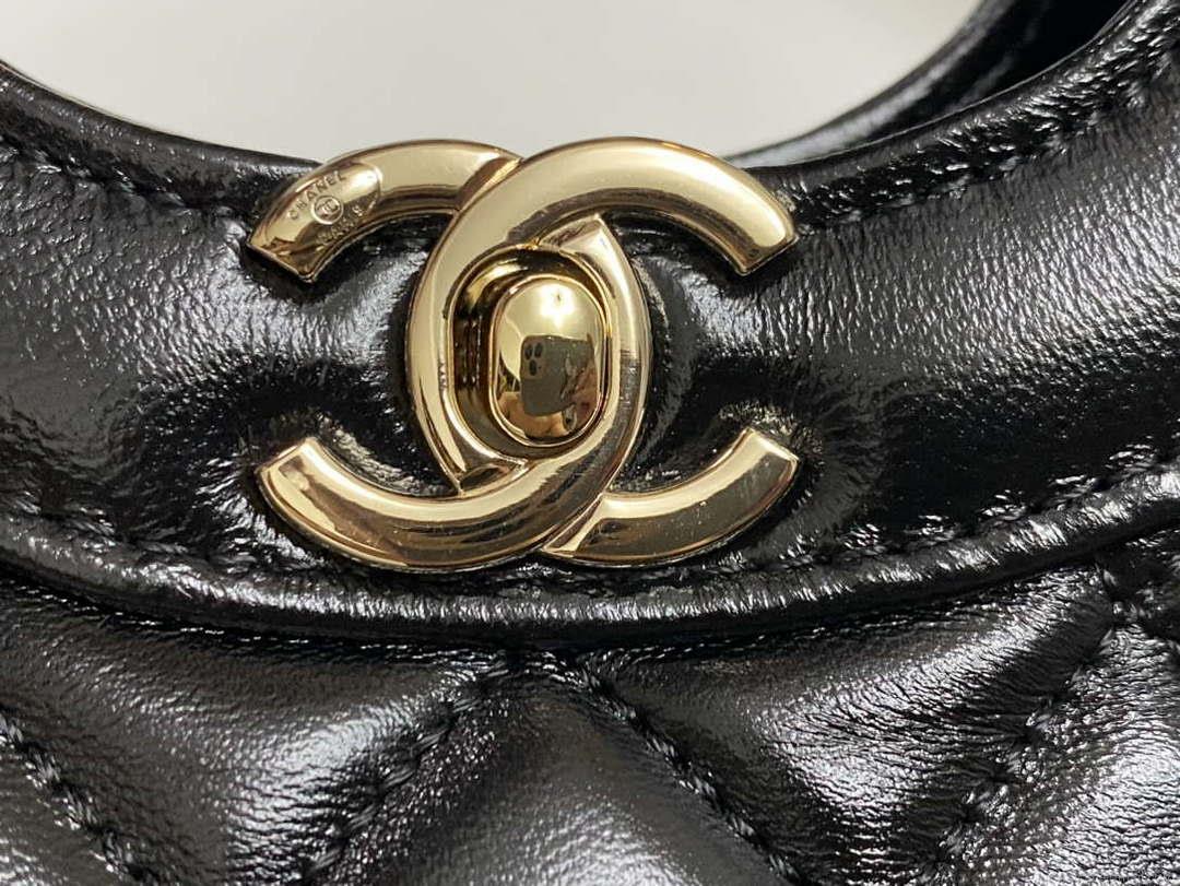 Chanel AS4853 Shopping Bag Shiny Lambskin & Gold-Tone Metal Black