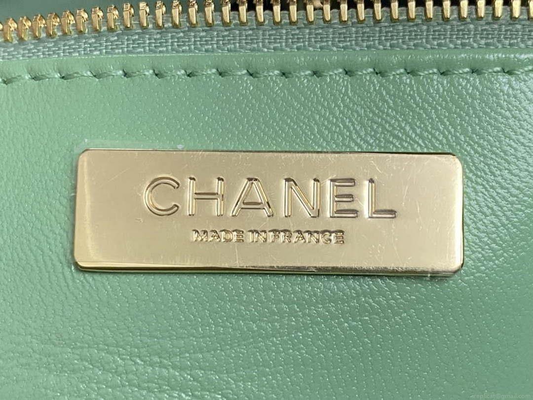 Chanel AS4853 Shopping Bag Shiny Lambskin & Gold-Tone Metal Green