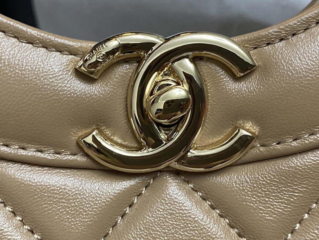 Chanel AS4853 Shopping Bag Shiny Lambskin & Gold-Tone Metal Brown