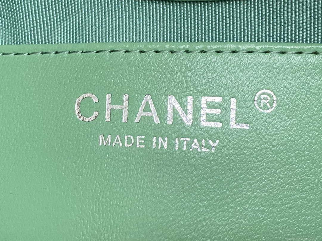 Chanel AP3656 Small Shopping Bag Shiny Lambskin & Gold-Tone Metal Green