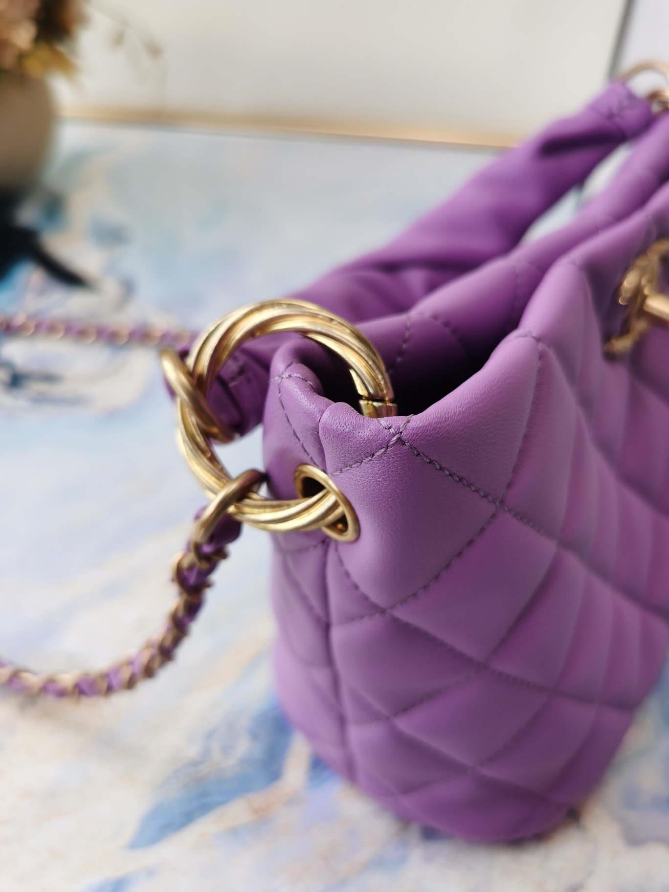 Chanel as2989 Chain lambskin bag with top handle purple