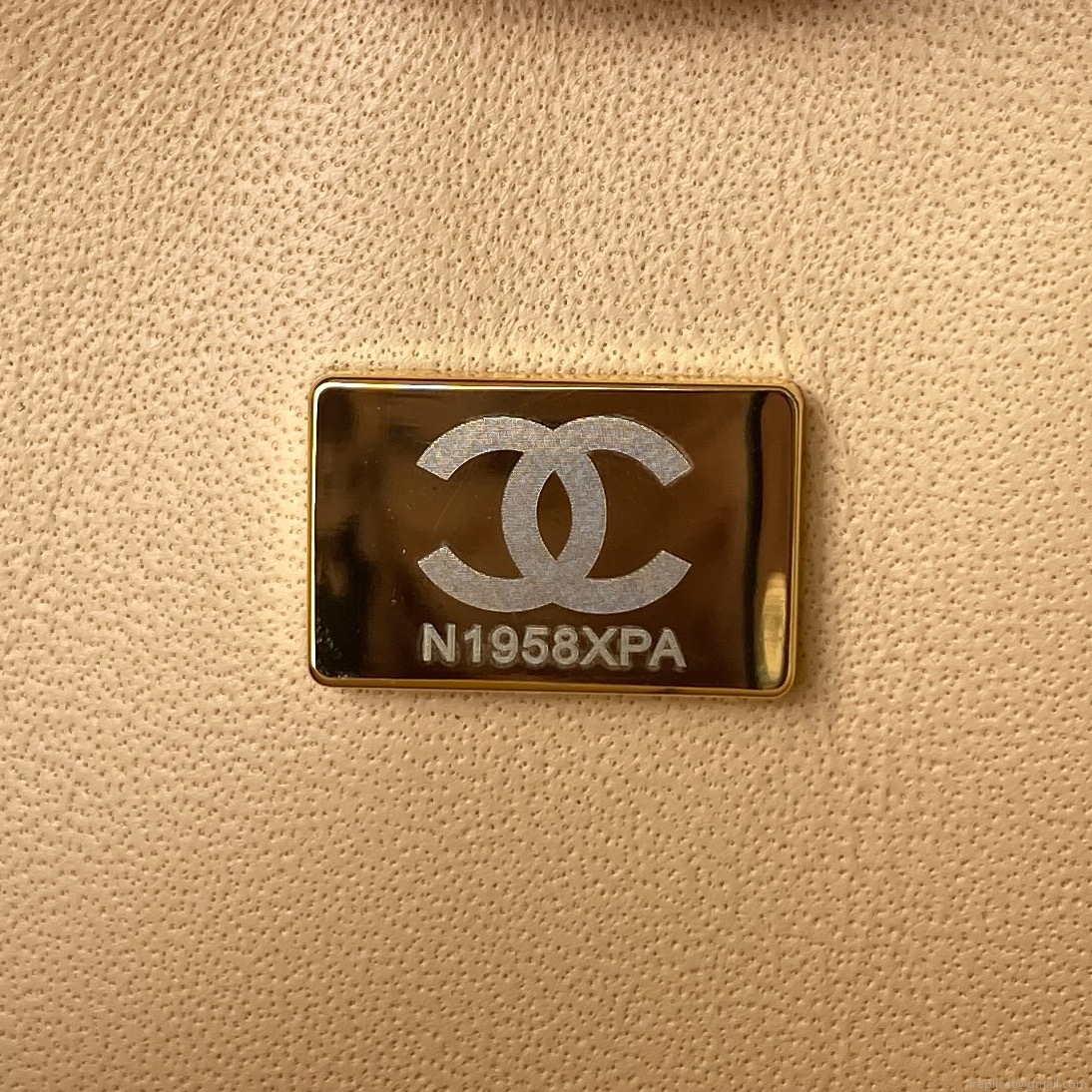 Chanel A01112 Flap Handbag Classic bag Grained shiny Calfskin Black Apricot Pink Gold