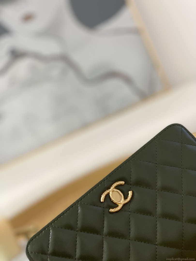 Chanel AP3043 WALLET ON CHAIN Lambskin & Gold-Tone Metal Green
