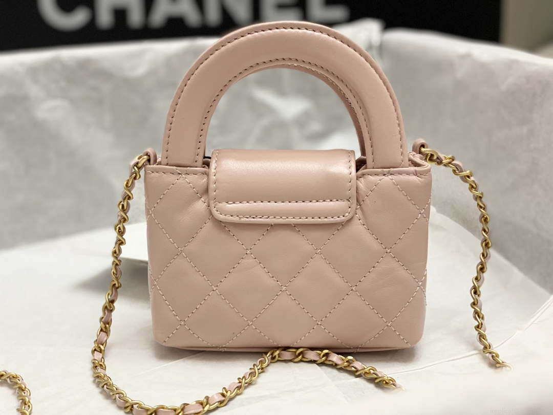 Chanel AP3435 Shiny aged calfskin & gold-tone metal Pink
