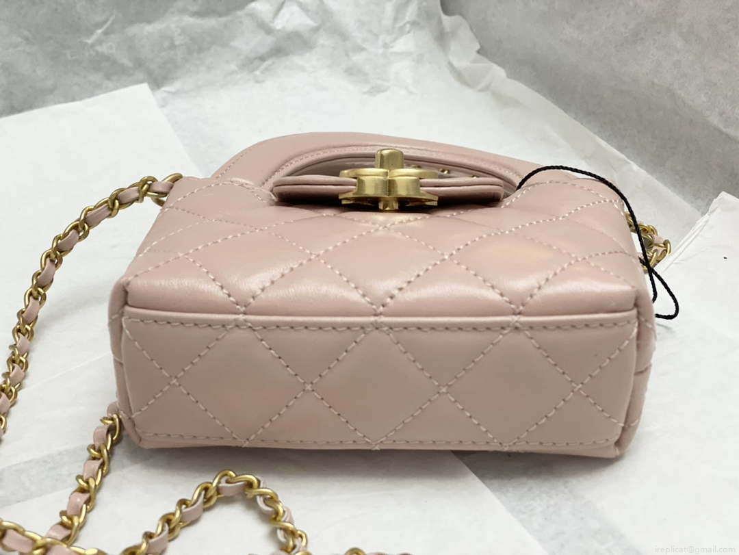Chanel AP3435 Shiny aged calfskin & gold-tone metal Pink