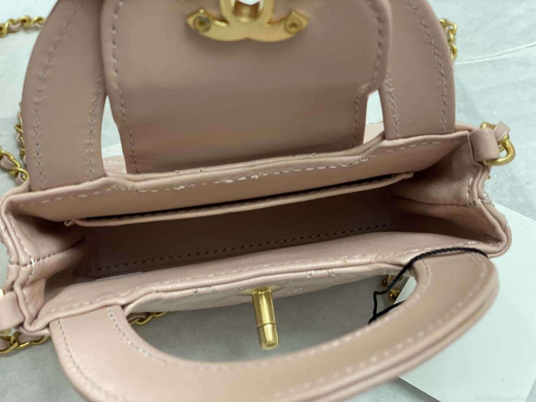 Chanel AP3435 Shiny aged calfskin & gold-tone metal Pink