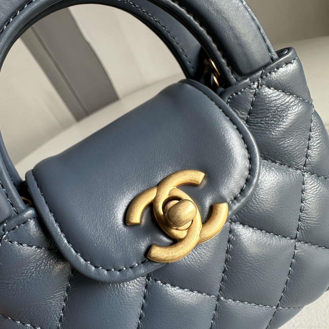 Chanel AP3435 Shiny Aged calfskin & gold-tone metal Navy Blue