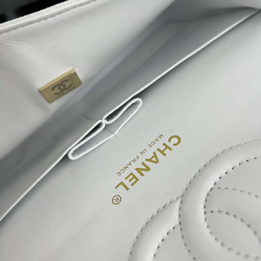 Chanel A01112 Flap Classic 11.12 Handbag Grained Calfskin & Gold-Tone Metal White