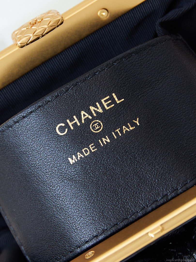 Chanel AP4028 Clutch with chain Lambskin Patent Crumpled Lambskin & Gold-Tone Metal Black