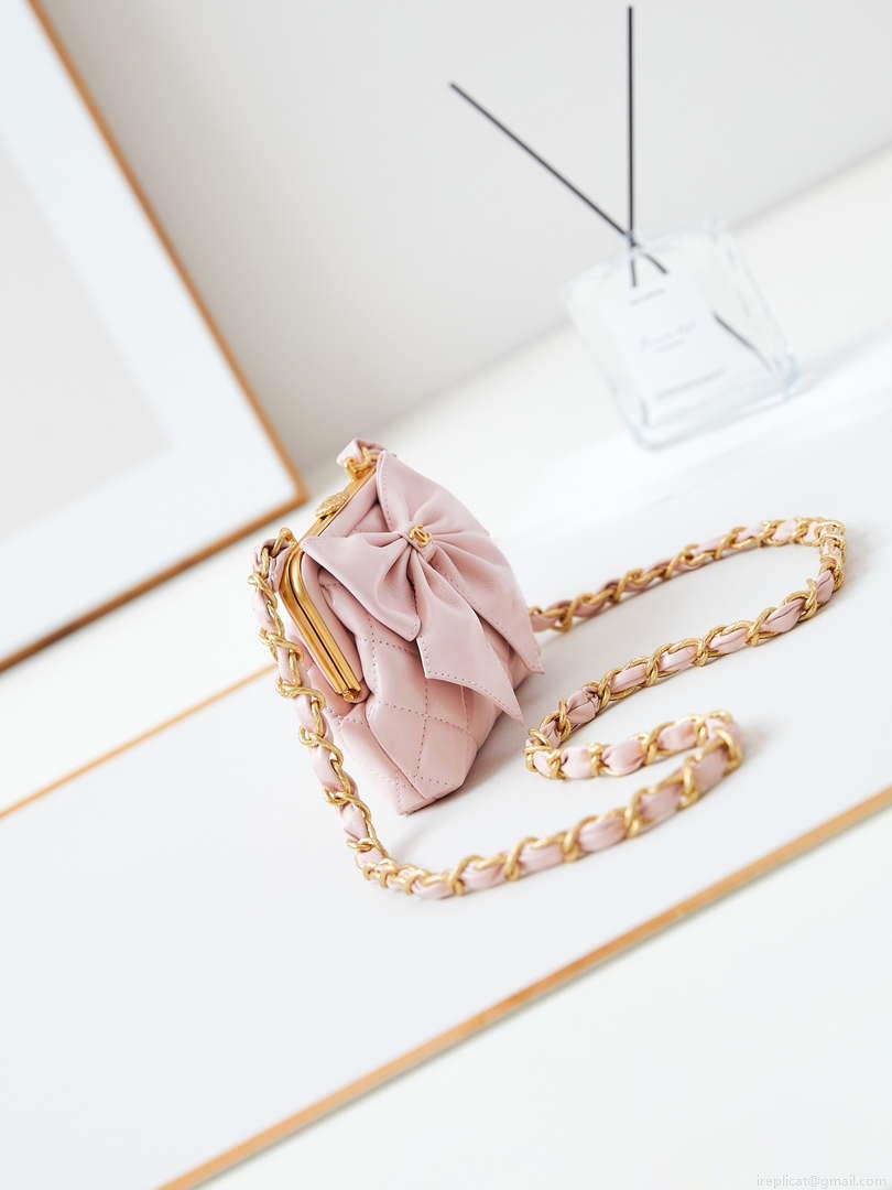 Chanel AP4028 Clutch with chain Lambskin Patent Crumpled Lambskin & Gold-Tone Metal Pink
