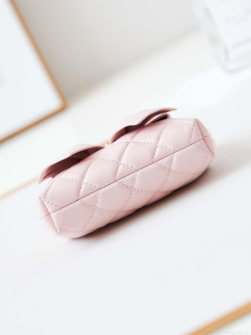 Chanel AP4028 Clutch with chain Lambskin Patent Crumpled Lambskin & Gold-Tone Metal Pink