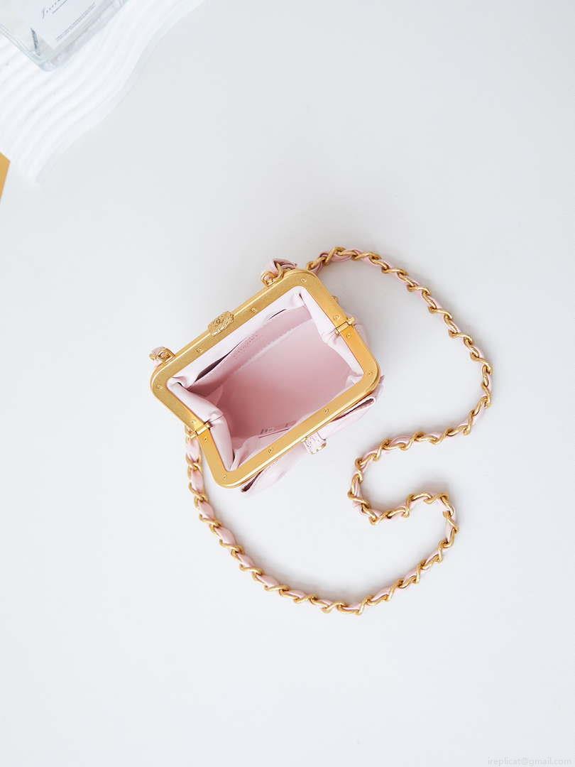 Chanel AP4028 Clutch with chain Lambskin Patent Crumpled Lambskin & Gold-Tone Metal Pink