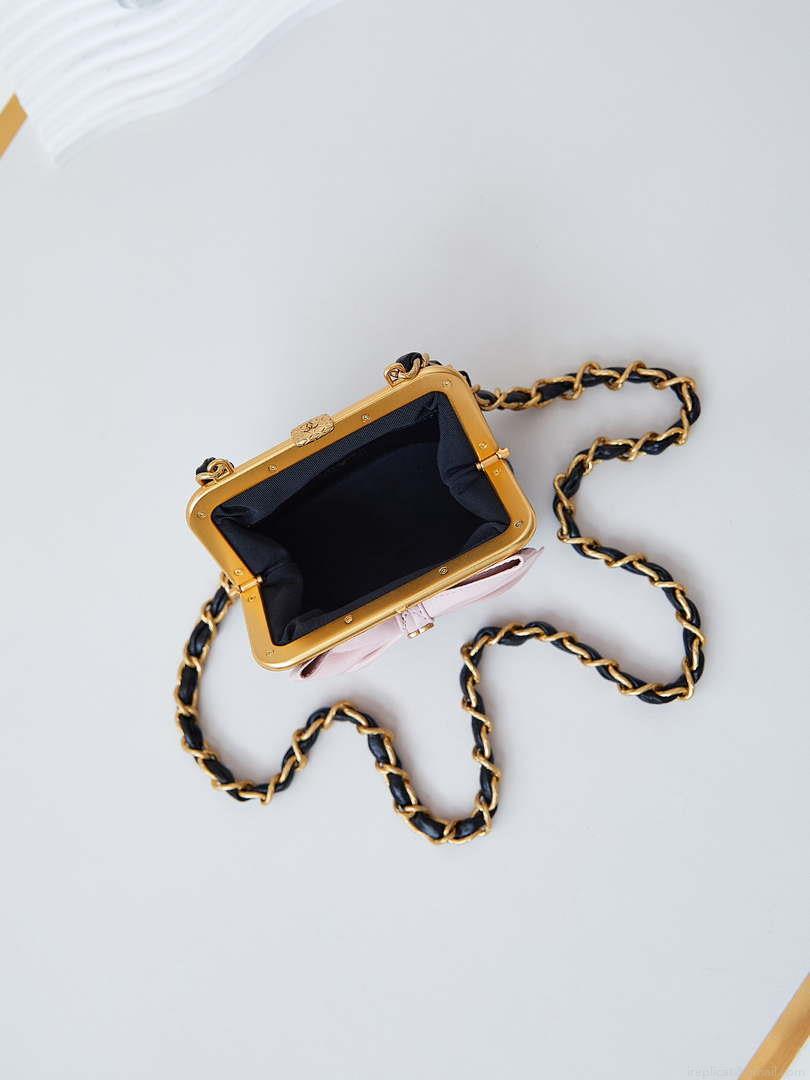 Chanel AP4028 Clutch with chain Lambskin Patent Crumpled Lambskin & Gold-Tone Metal Pink & Black