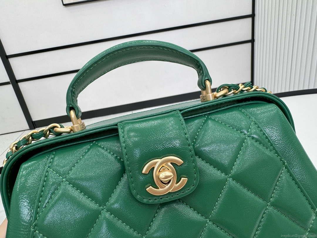 Chanel AS4959 Flap bag With top handle Shiny Lambskin & Gold-Tone Metal Green