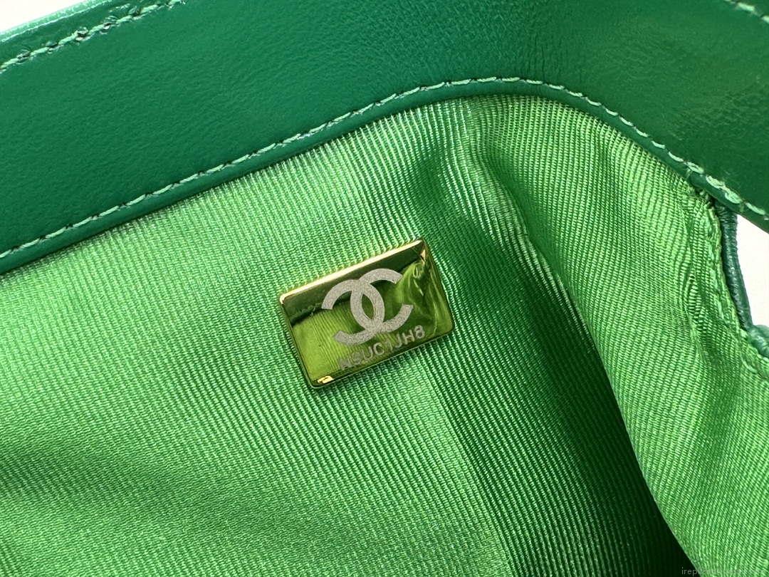 Chanel AS4959 Flap bag With top handle Shiny Lambskin & Gold-Tone Metal Green