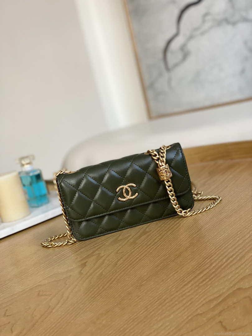Chanel AP3047 FLAP Phone Holder With Chain Green Lambskin