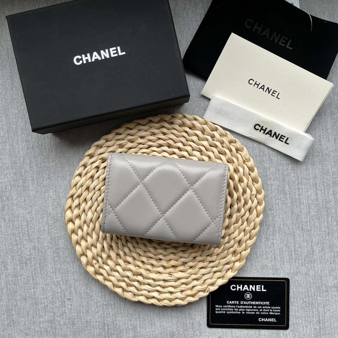 Chanel AP1790 19 flap Card Holder shiny lambskin gold tone ruthenium finish metal Gray