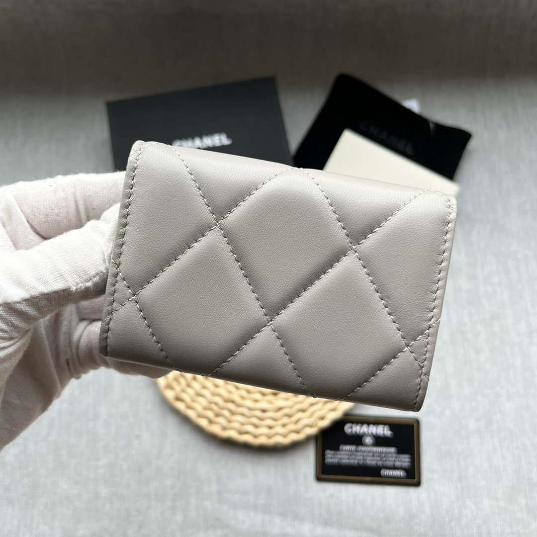 Chanel AP1790 19 flap Card Holder shiny lambskin gold tone ruthenium finish metal Gray