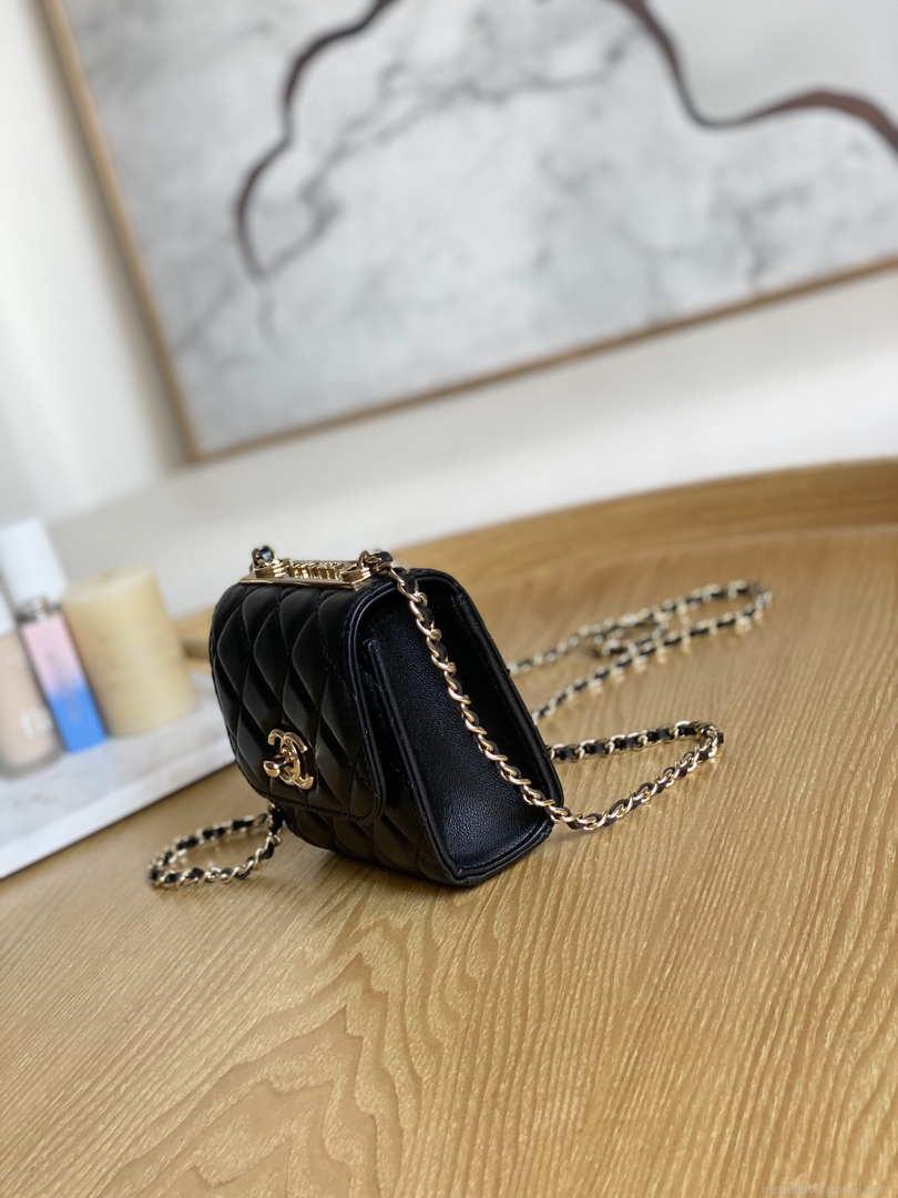 Chanel AP3020 Clutch with chain lambskip gold tone metal Black