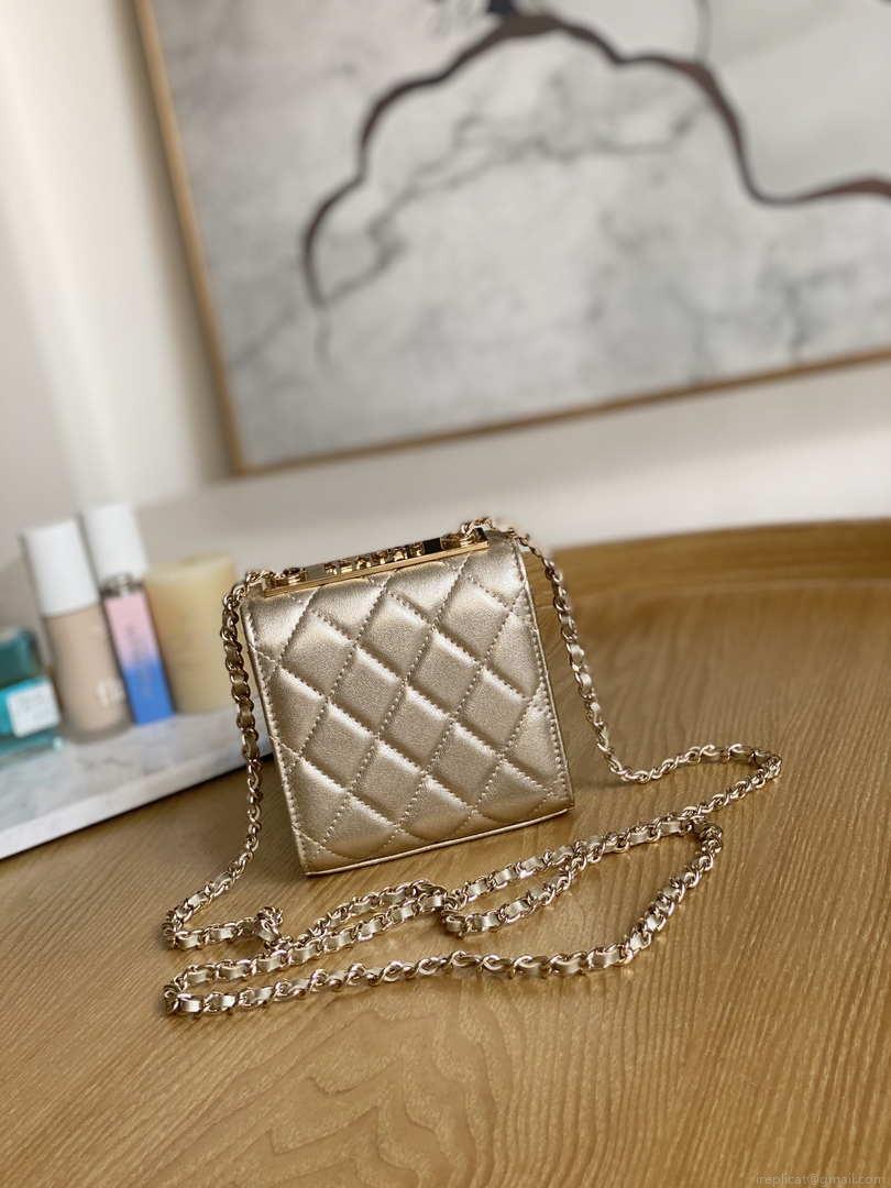 Chanel AP3020 Clutch with chain lambskin gold tone metal Gold