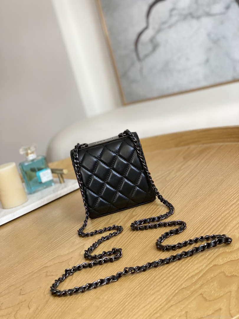 Chanel AP3020 Clutch with chain lambskin Black tone metal Black